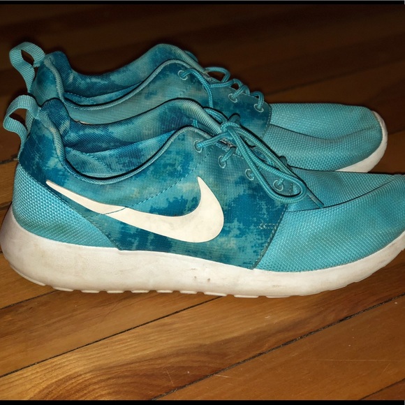 light blue roshe run